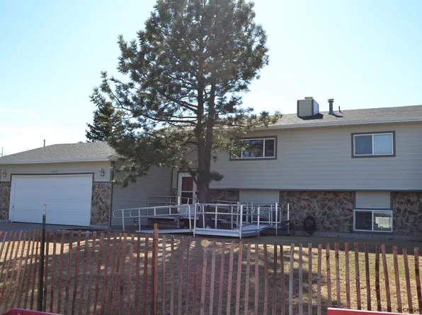 1205 Ashford Dr, Cheyenne, WY 82007