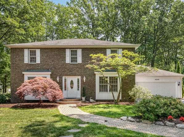 4649 Heritage Dr, Bay City, MI 48706