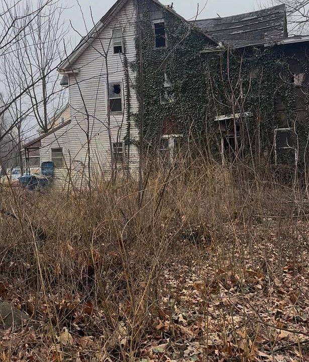 2nd image of 420 Market St