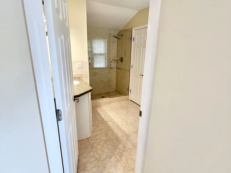 711 Pleasant St — Photo 16