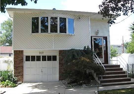1st image of 707 Kildare Cres