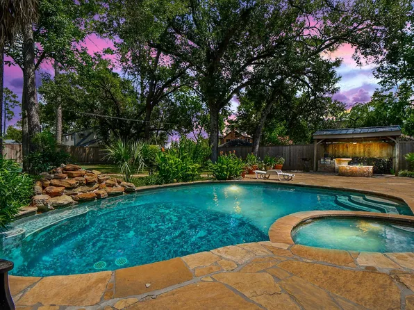 1240 Bingle Rd, Houston, TX 77055
