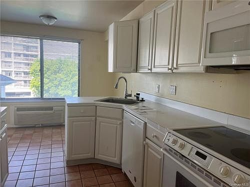 4th image of 200 High Point Dr APT 104
