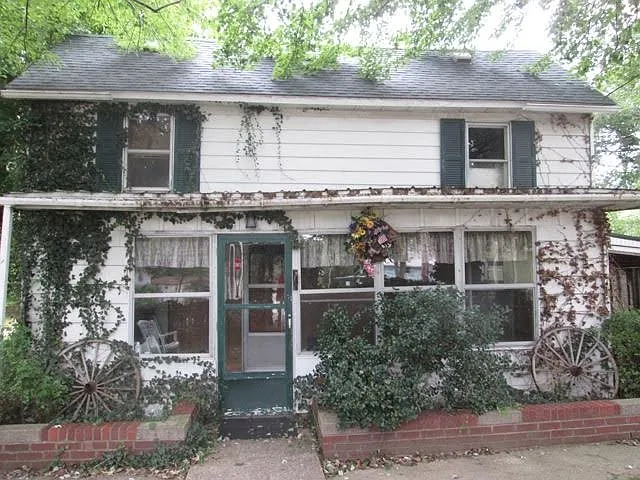 809 N Oak St photo 1