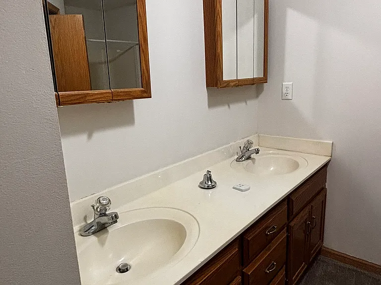 1545 Helen Ct — Photo 27