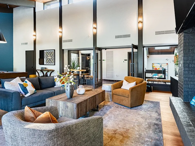 Yester Oaks Apartments — Photo 5