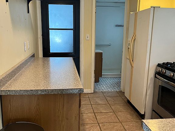 2nd image of 75 Pine St APT 1