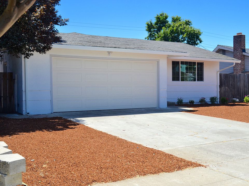 1st image of 466 Loumena Ln