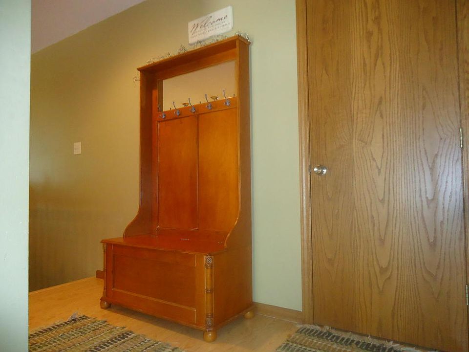 1st image of 400 6th Ave SE