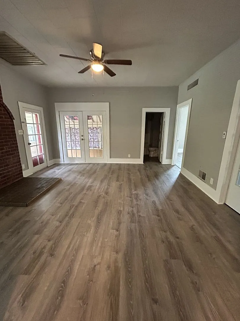 Nice 2 bedroom 1 bath Home with carport. — Photo 2