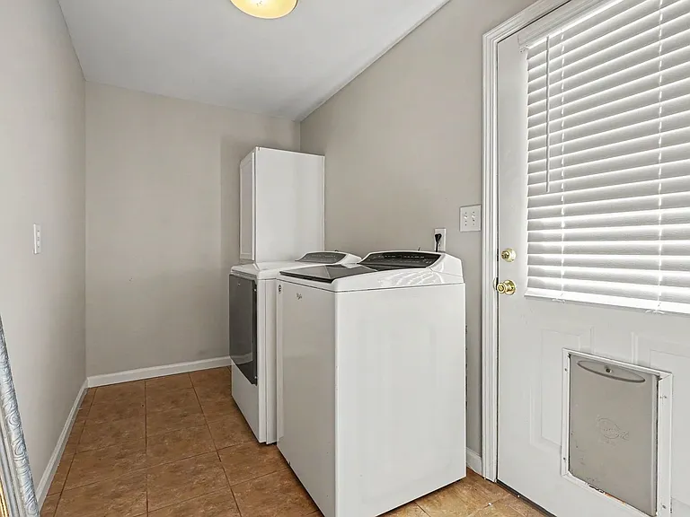 290 University Cir — Photo 5