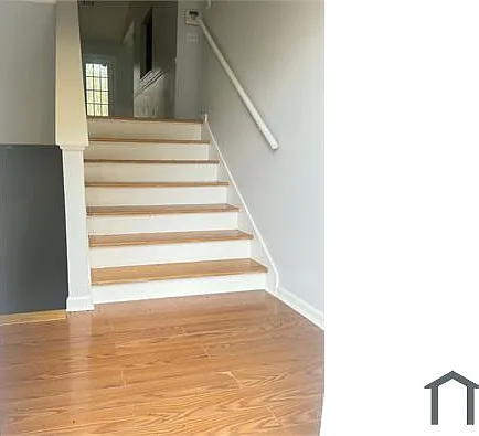 977 Garrison Ct — Photo 2