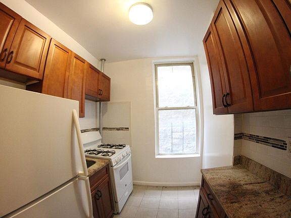 4th image of 1250 Morris Ave #1C1
