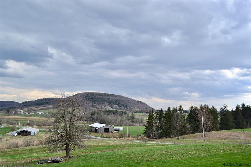 2nd image of 246 LOONENBERGH Turnpike