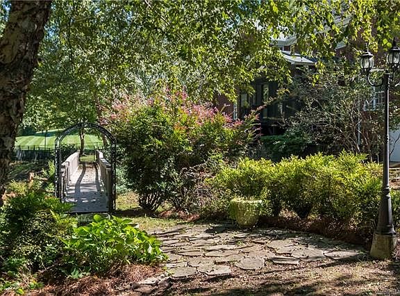 5th image of 9722 Blackbird Hill Ln