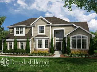 10 Harborfields Ct, Greenlawn, NY 11740