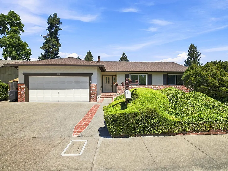 239 Monte Vista Ave — Photo 1