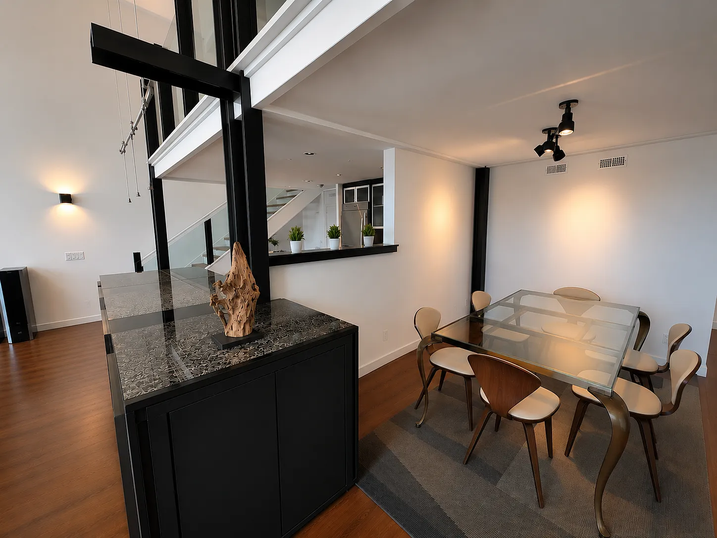 1 bed, 2.5 bath, 1850 sqft, $15,800 — Photo 4
