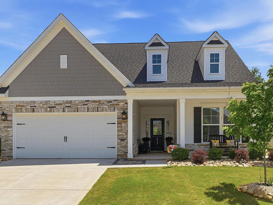 1st image of 676 Clairbrook Ct