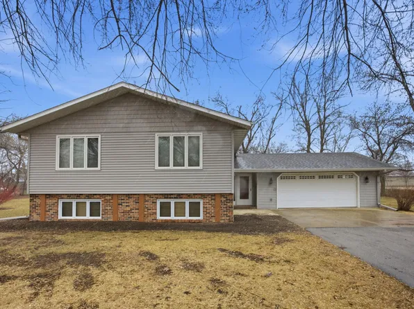120 3rd St, Davenport, ND 58021