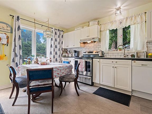 4th image of 24 Lakeview Cres