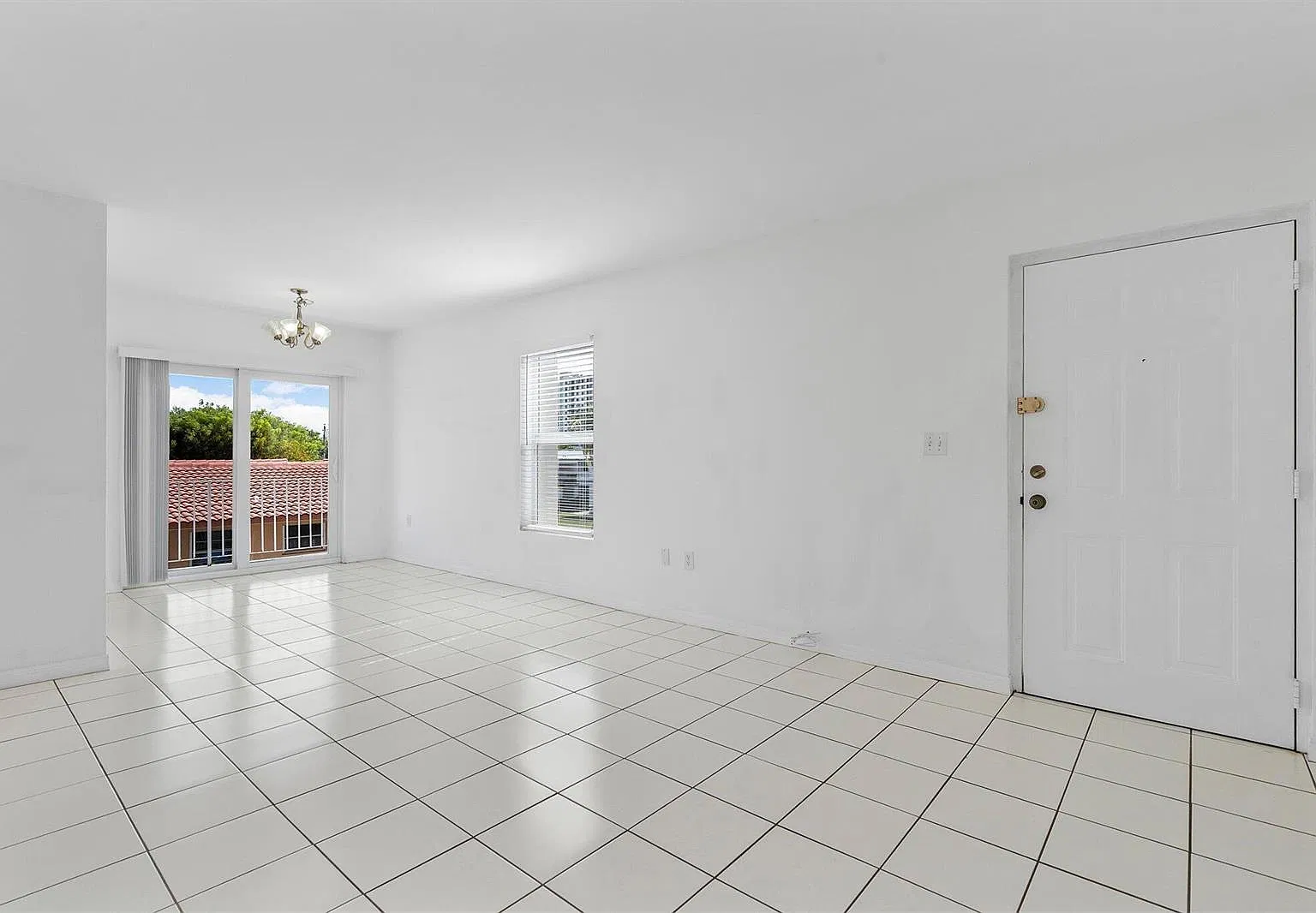 2138 SW 6th St — Photo 3