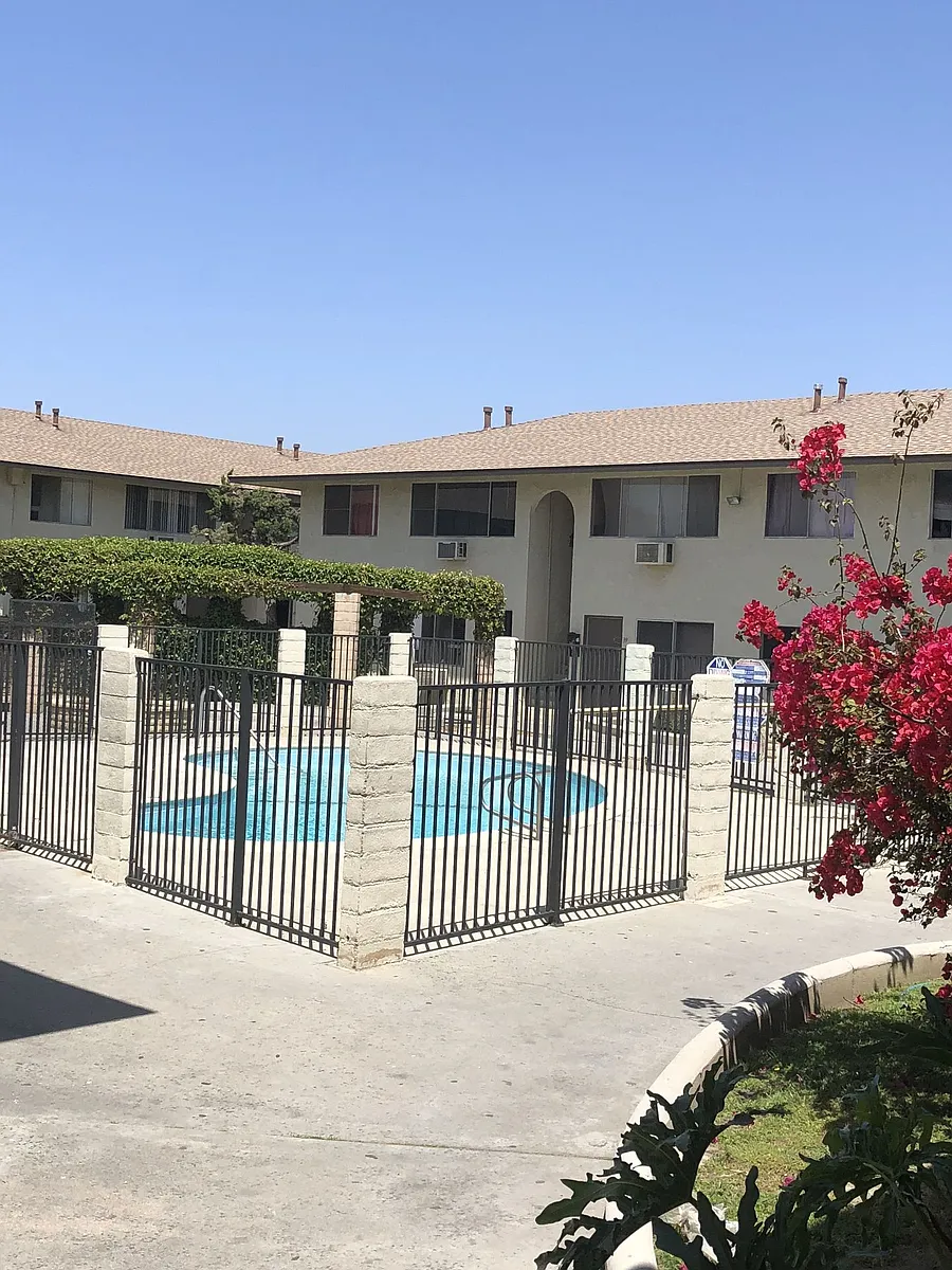 Building Photo - Villa Platinum Apartments