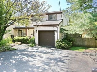 324 E Main St, Bergenfield, NJ 07621