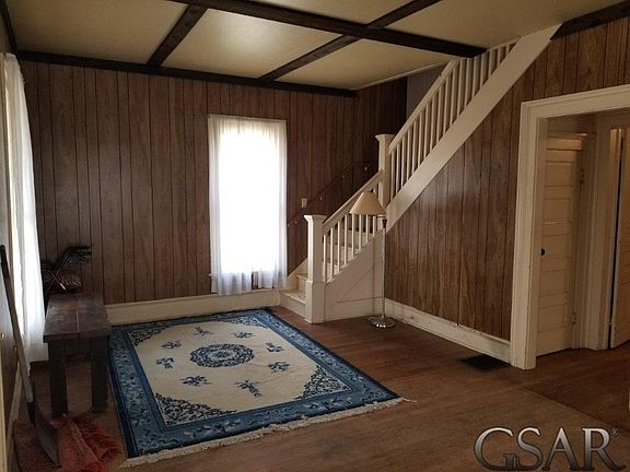 2nd image of 812 N Shiawassee St