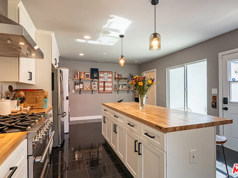 6601 Rubio Ave — Photo 7