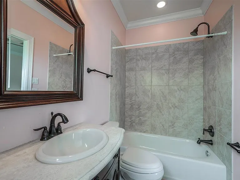 4218 Drake St #B — Photo 25
