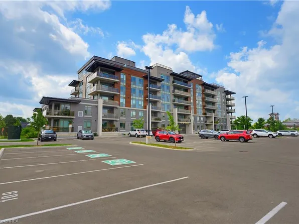 34 Norman St #211, Brantford, ON N3R 2Y1