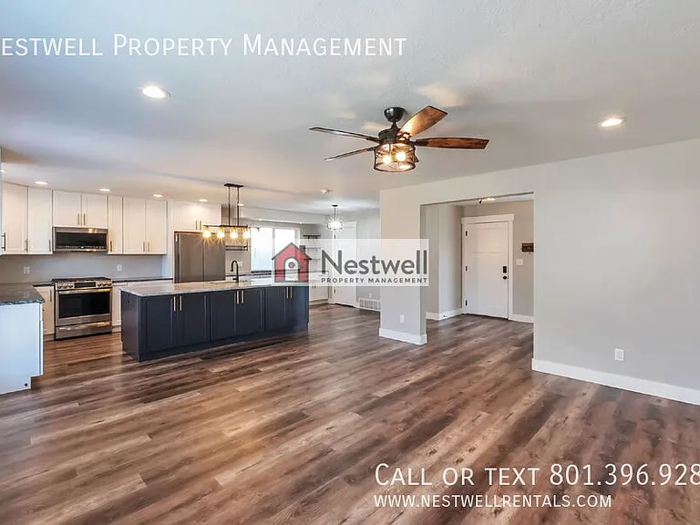 35 E Water Ln — Photo 3