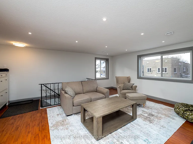 413 Queen St S #B — Photo 4