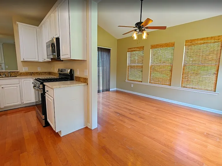 809 Redden Row — Photo 6