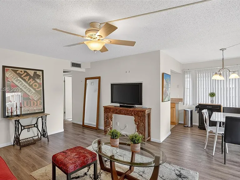 438 Mansfield Dr #438-K — Photo 1