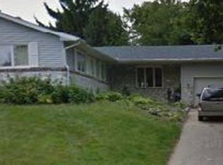 3120 N Elmcroft Ter, Peoria, IL 61604