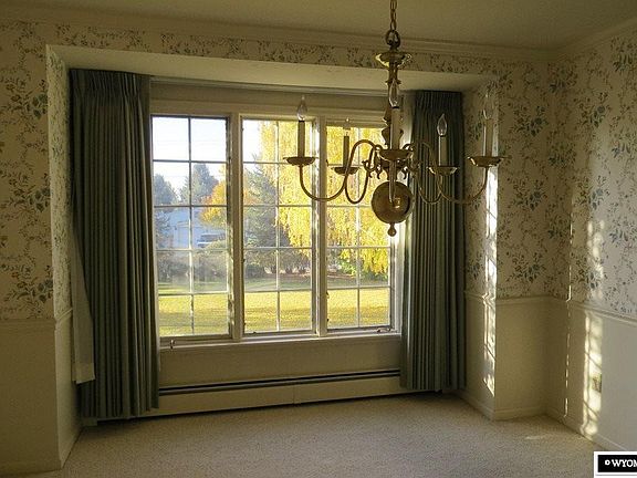 4th image of 219 W Sunset Dr