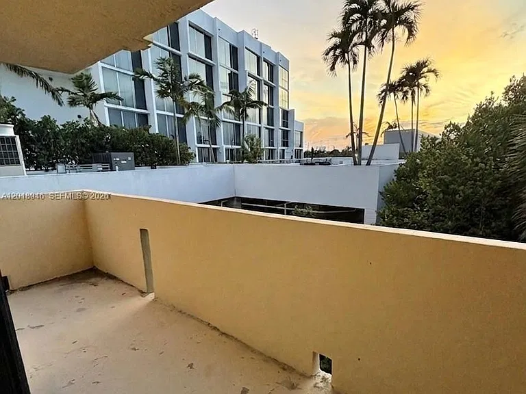 2924 Collins Ave #404 — Photo 11