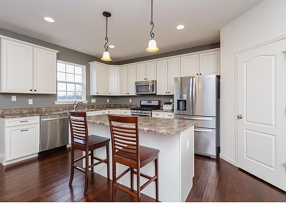 Kitchen with 42 Inch Cabinets and a Walk In Pantry