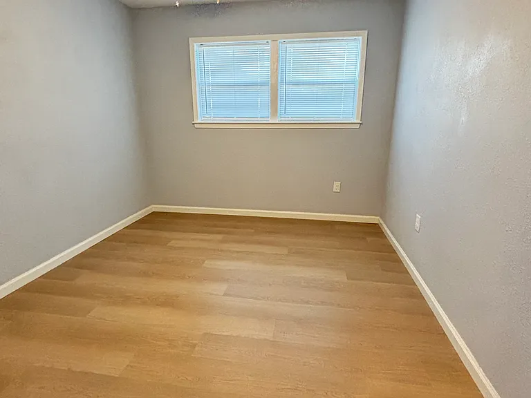 3915 N 9th Ave — Photo 13