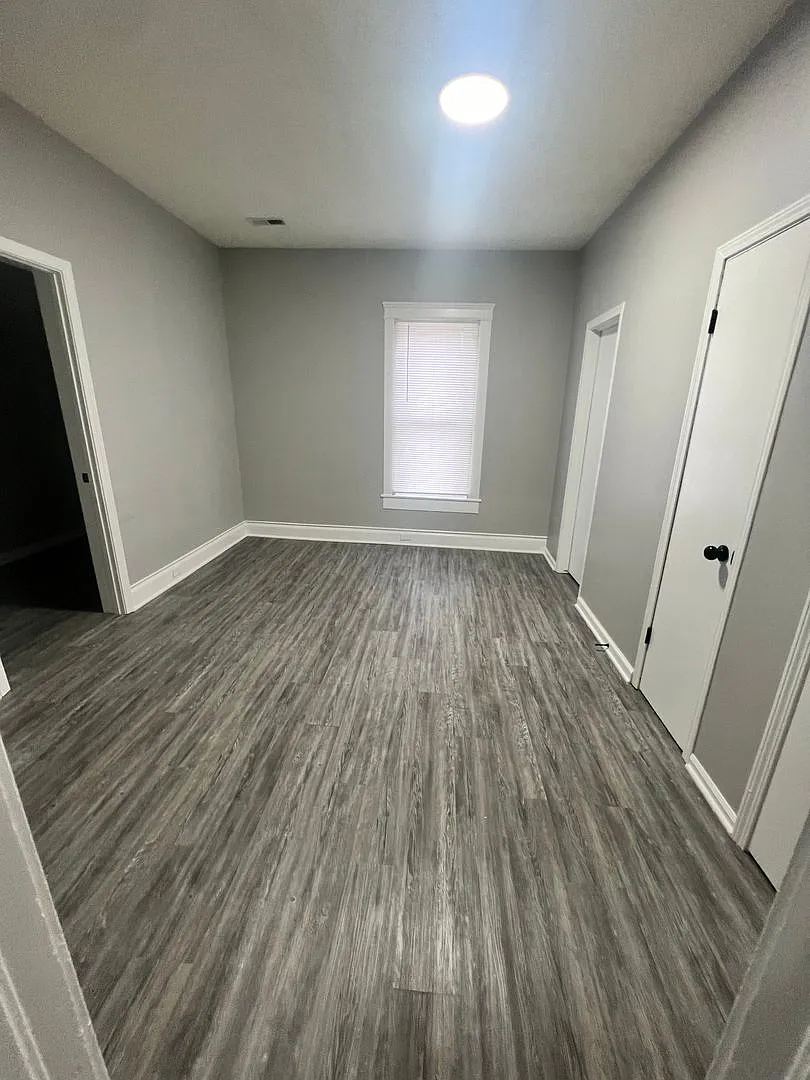2 Bed 1 Bath — Photo 3