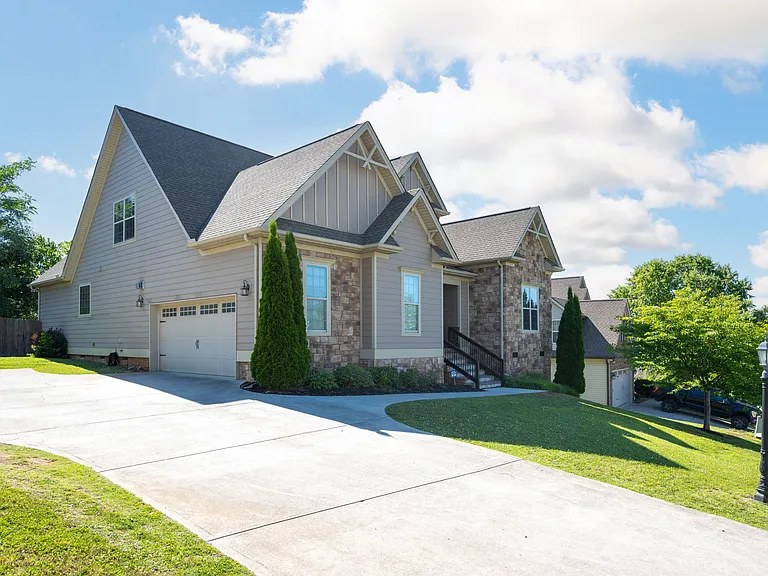 8885 McKenzie Farm Dr — Photo 2