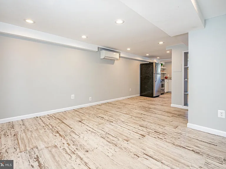 526 Oklahoma Ave NE — Photo 11