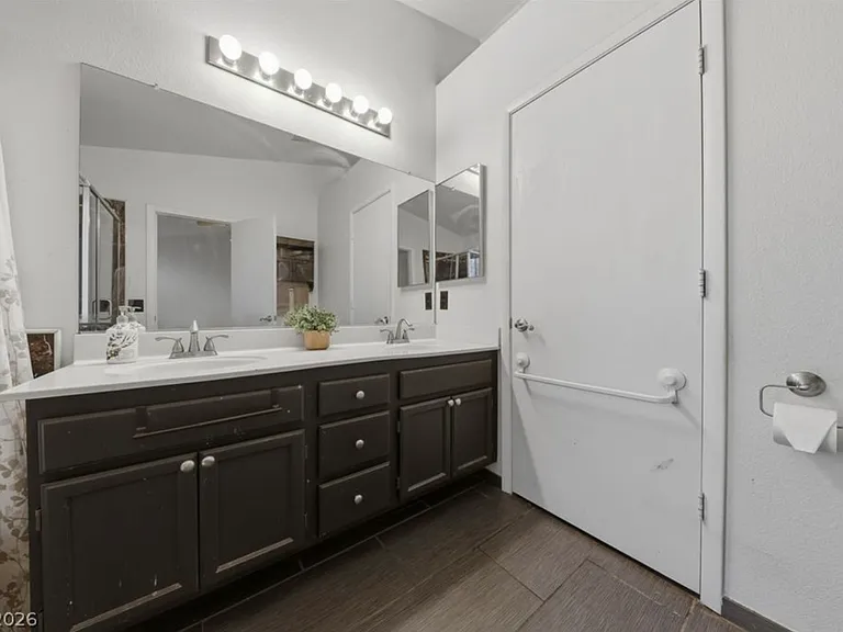 4251 Valley Royal Dr — Photo 15