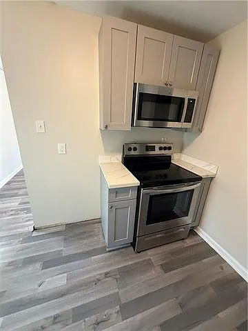 3 bed, 1.0 bath, 1300 sqft, $1,700 — Photo 4