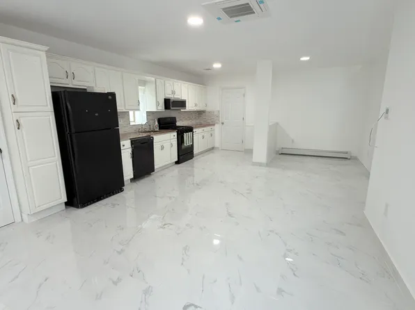 22 Roosevelt St #1, Pequannock, NJ 07440