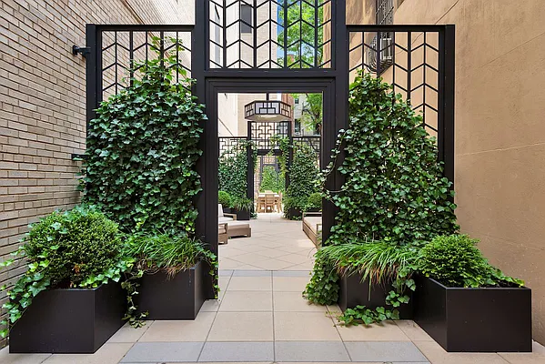 Rented by Compass | media 21