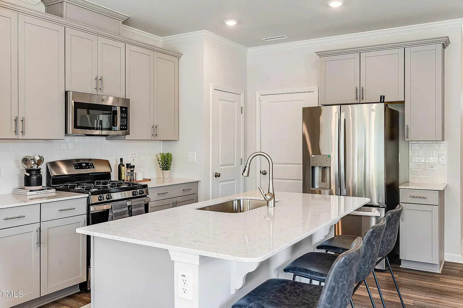 3 bed, 2.5 bath, 1600 sqft, $1,650 — Photo 4