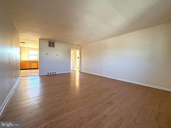 5th image of 819 Creek Rd #B